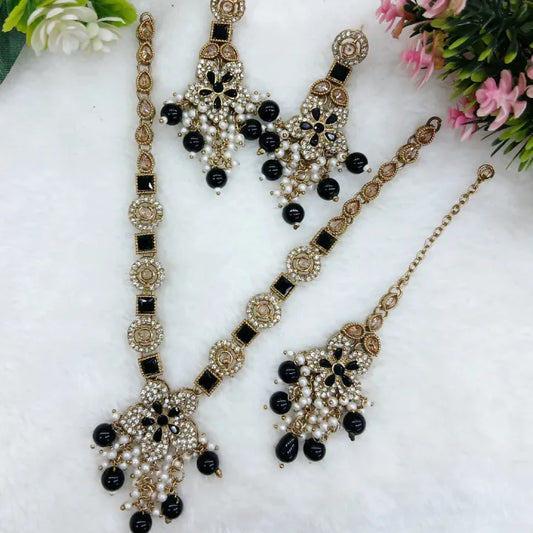 New elegant formal necklace beautiful nagena and stones work high quality mhndi polish with matching earrings and tika